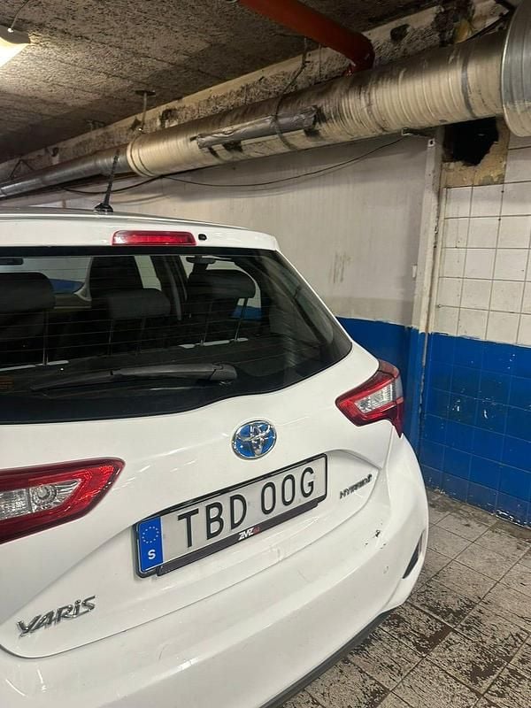 Begagnad Toyota Yaris Hybrid 101 HK (74 kW) 2019