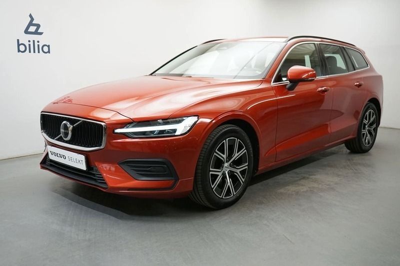Röd Begagnad 2022 Volvo V60 Core Kombi | 324 900 kr (Marknadspris) - Bild 1/3