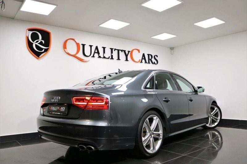 Begagnad Audi S8 520 HK (382 kW) 2012 Grå Sedan