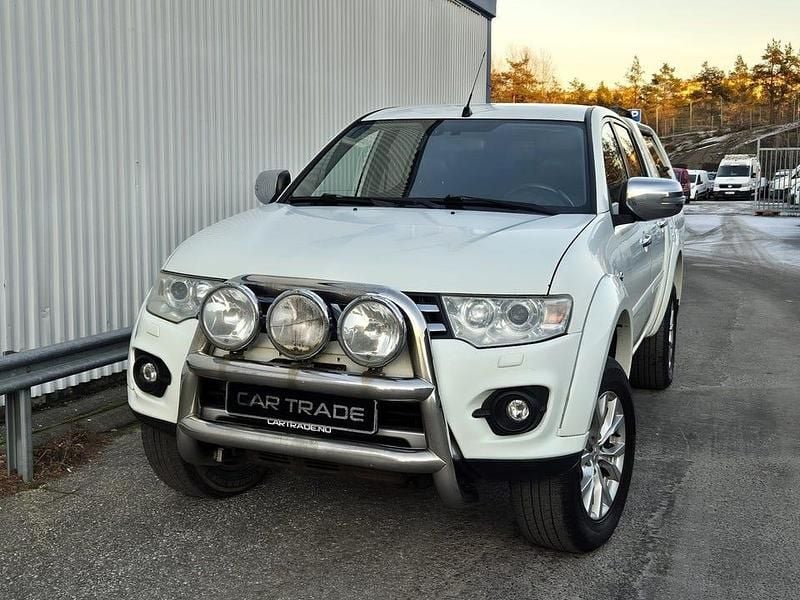 Vit Begagnad 2014 Mitsubishi L200 Pickup | 109 900 kr (Marknadspris) - Bild 1/4