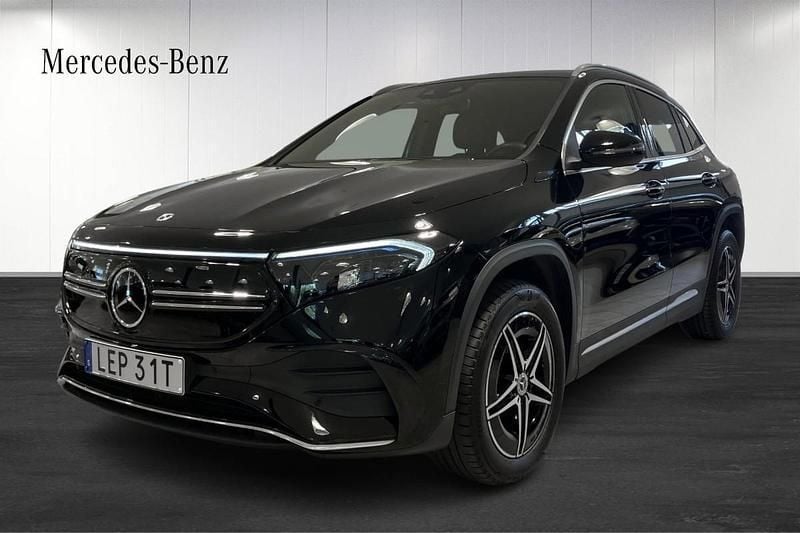 Svart (black) Begagnad 2022 Mercedes EQA250 AMG SUV | 359 900 kr (Superpris) - Bild 1/4