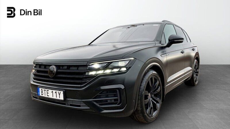 Blå Begagnad 2021 VW Touareg R-line SUV | 555 000 kr (Marknadspris) - Bild 1/4