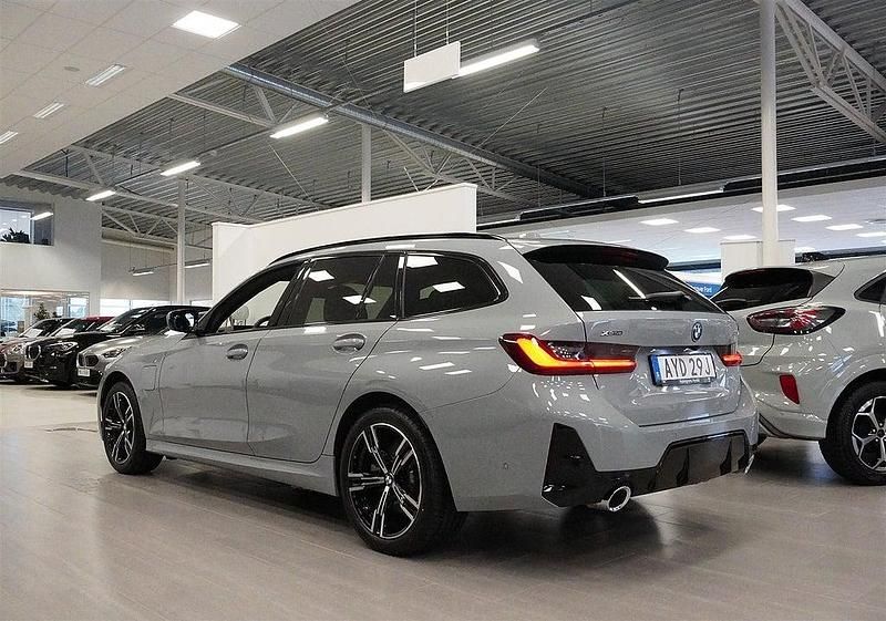 Begagnad BMW 330e M Sport 184 HK (135 kW) 2025 Grå Kombi
