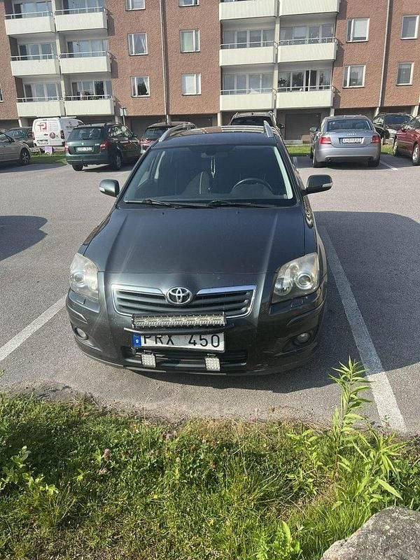 Grön Begagnad 2007 Toyota Avensis Kombi | 25 000 kr (Bra pris) - Bild 1/3