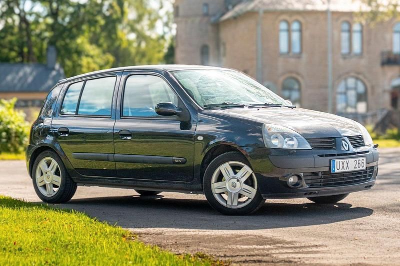 Svart Begagnad 2004 Renault Clio II Halvkombi | 23 000 kr (Marknadspris) - Bild 1/4
