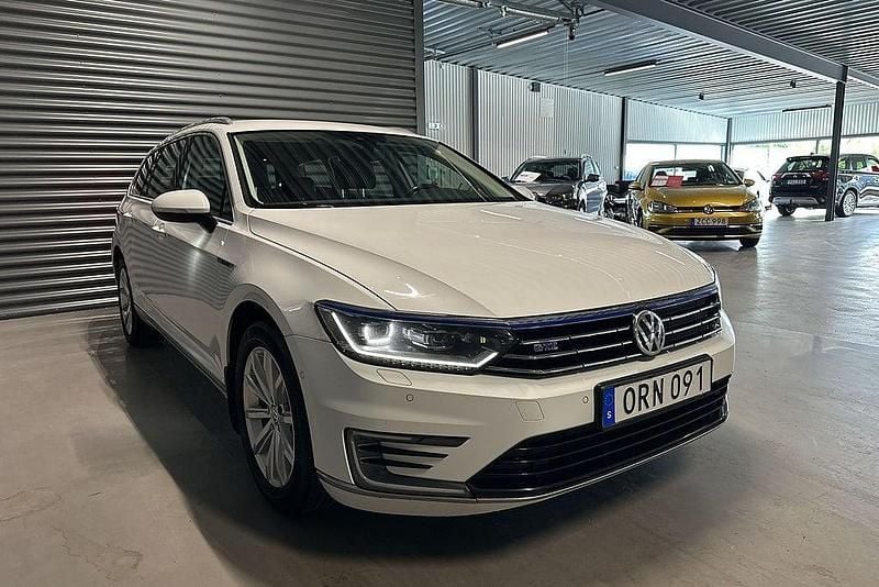 Begagnad VW Passat GTE 218 HK (160 kW) 2016 Vit Kombi
