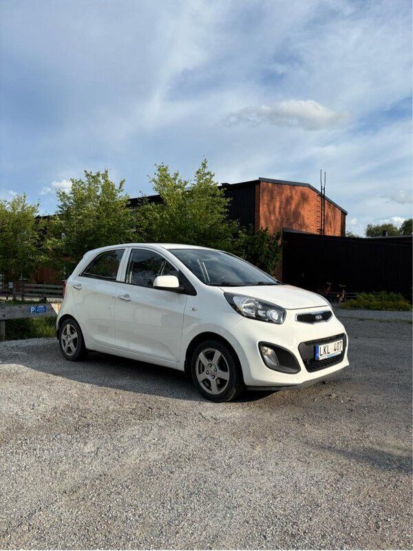 Vit Begagnad 2013 Kia Picanto Halvkombi | 70 000 kr (Marknadspris) - Bild 1/4