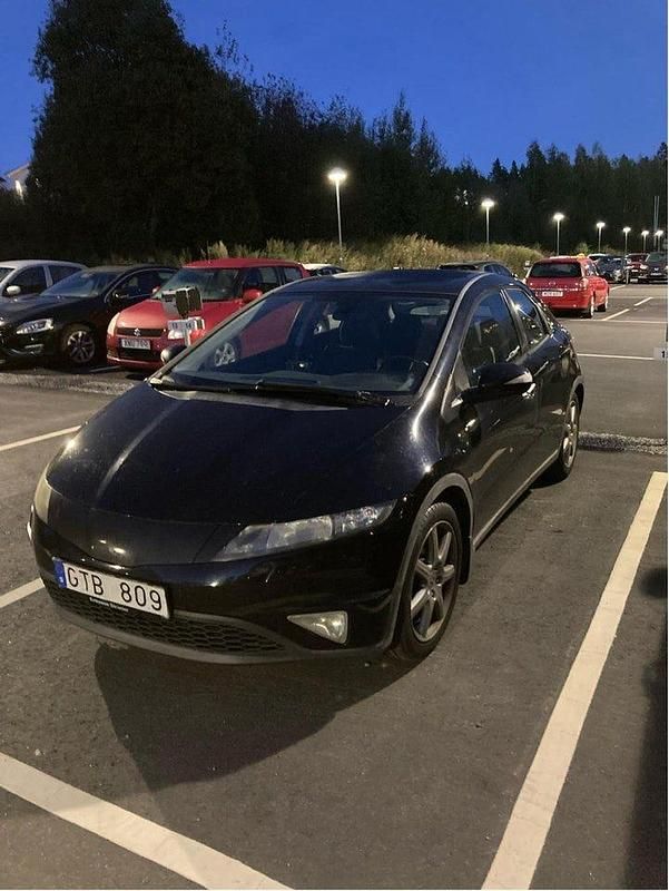 Begagnad 2008 Honda Civic Sport Halvkombi | 69 000 kr (Marknadspris) - Bild 1/4