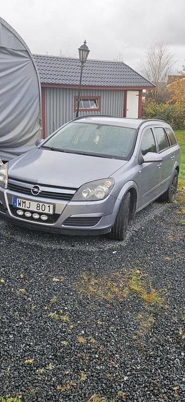 Silvergrå Begagnad 2004 Opel Astra Kombi | 17 000 kr - Bild 1/4