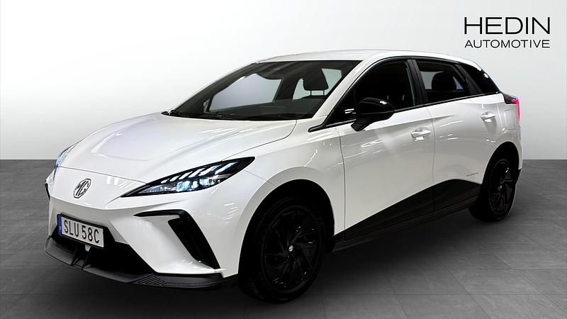 Vit (white) Begagnad 2023 MG MG4 EV Halvkombi | 259 900 kr (Marknadspris) - Bild 1/4