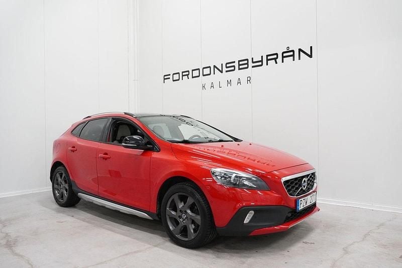 Röd Begagnad 2014 Volvo V40 CC Summum Kombi | 109 800 kr (Marknadspris) - Bild 1/4