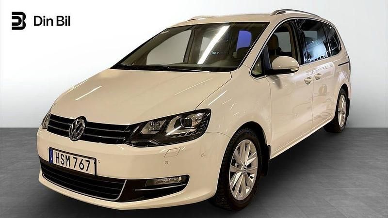 Vit Begagnad 2016 VW Sharan Minibuss | 209 900 kr (Marknadspris) - Bild 1/4