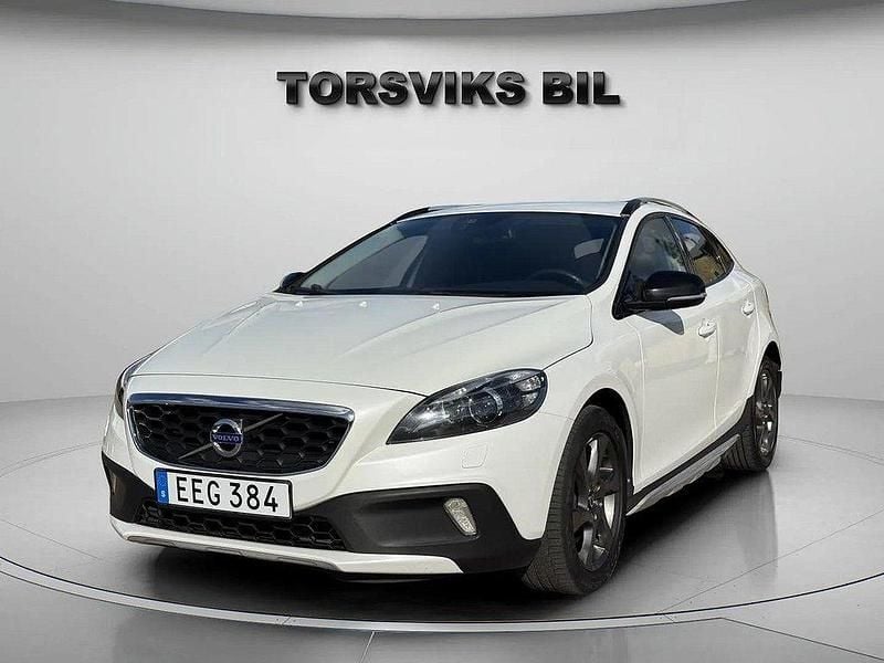 Vit Begagnad 2014 Volvo V40 CC Summum Kombi | 144 900 kr (Marknadspris) - Bild 1/4