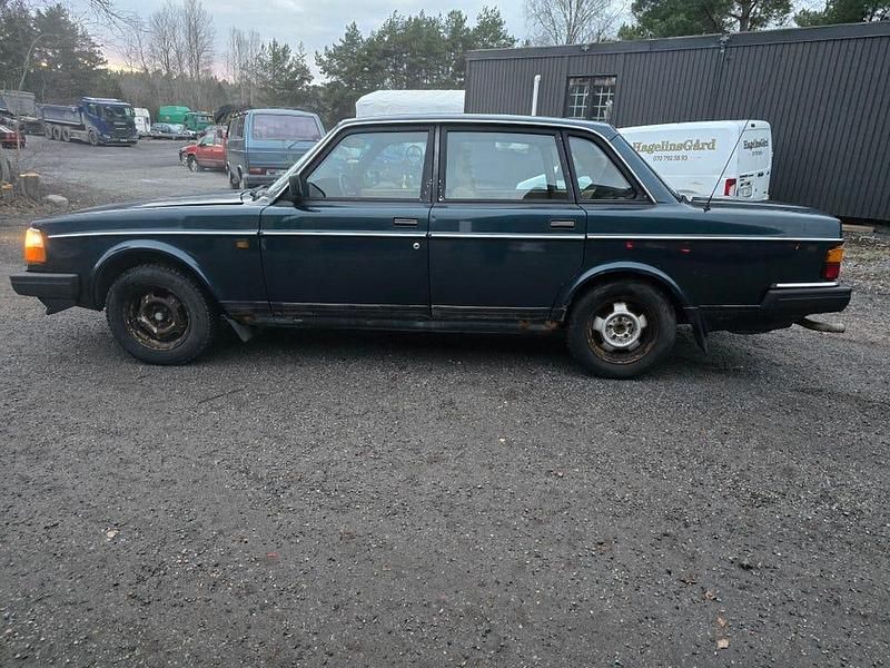 Grön metalic Begagnad 1991 Volvo 240 Sedan | 29 000 kr - Bild 1/4