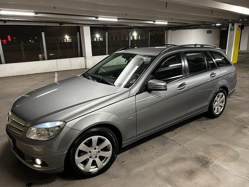 Grå Begagnad 2010 Mercedes C180 Kombi | 51 900 kr (Bra pris) - Bild 1/4
