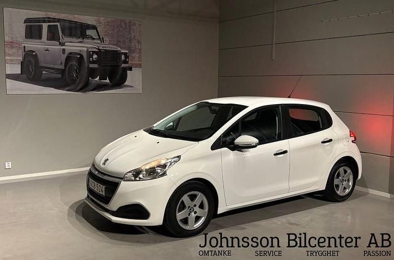 Vit Begagnad 2015 Peugeot 208 Halvkombi | 59 900 kr (Marknadspris) - Bild 1/4