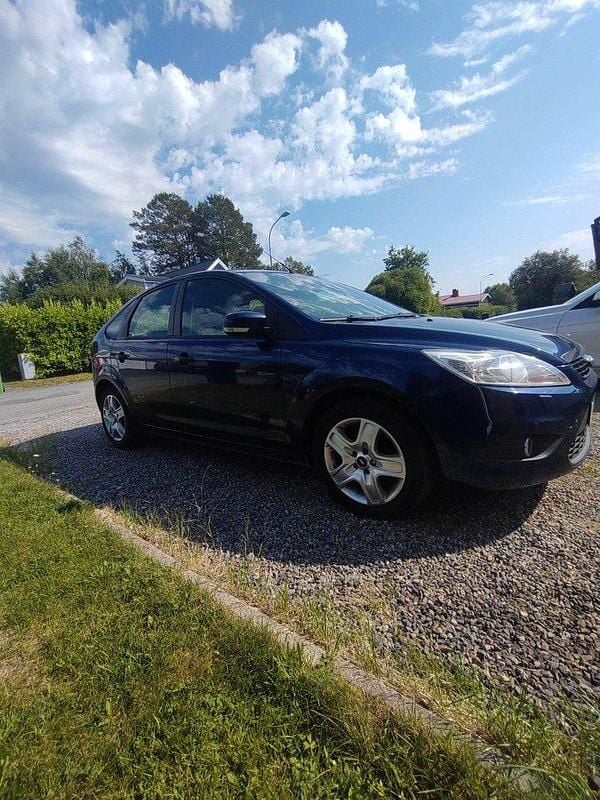 Blå Begagnad 2011 Ford Focus Platinum Halvkombi | 17 500 kr (Bra pris) - Bild 1/3