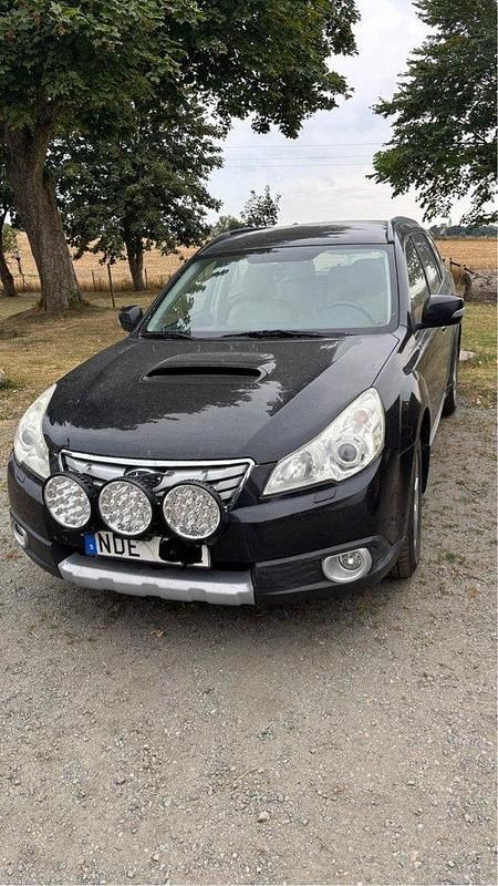 Svart Begagnad 2012 Subaru Outback SUV | 40 000 kr (Bra pris) - Bild 1/4