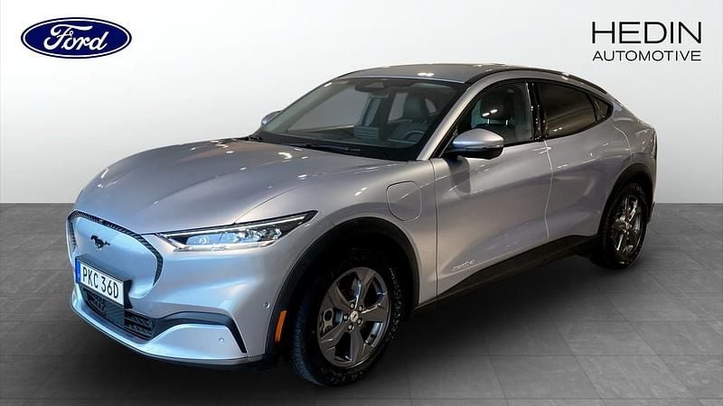 Grå (grey) Begagnad 2022 Ford Mustang Mach-E Standard Range SUV | 349 900 kr (Bra pris) - Bild 1/4