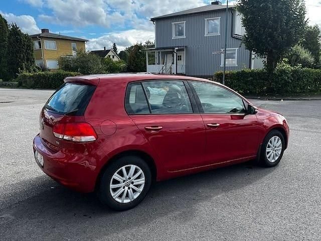 Begagnad VW Golf VI 122 HK (89 kW) 2010 Röd Halvkombi