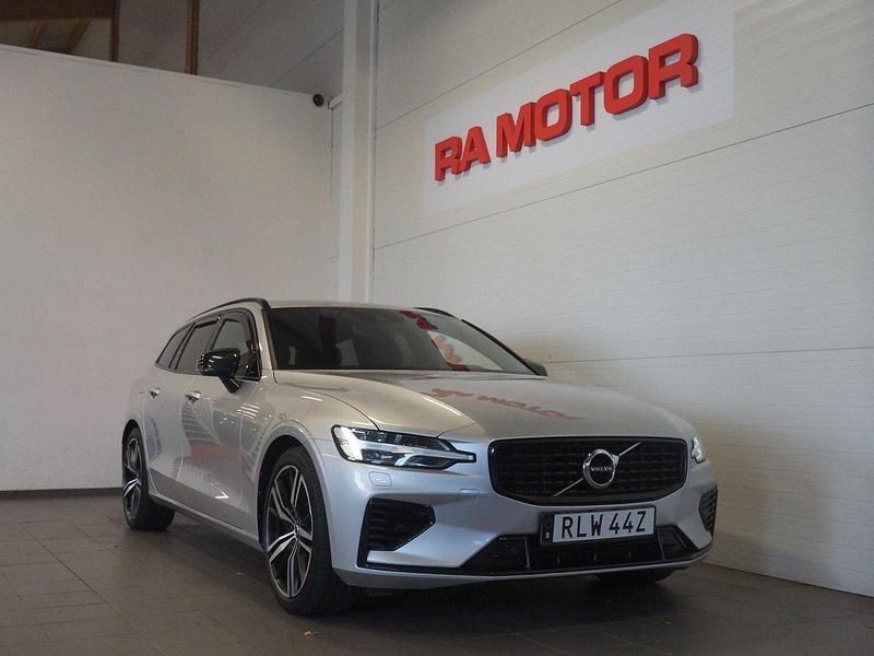 Silver Begagnad 2021 Volvo V60 R-Design Kombi | 349 900 kr (Marknadspris) - Bild 1/3