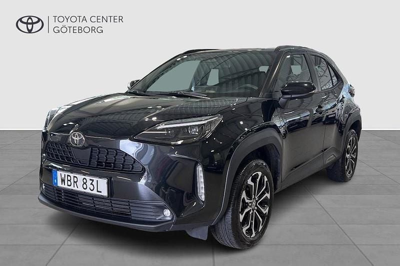 Svart Begagnad 2024 Toyota Yaris Cross Active SUV | 329 900 kr (Marknadspris) - Bild 1/4