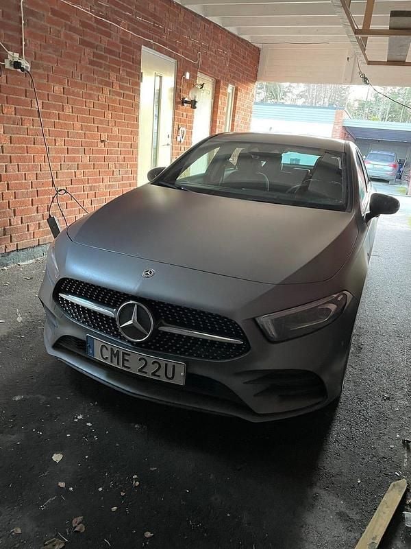 Grå Begagnad 2021 Mercedes A250 Sedan | 289 000 kr (Marknadspris) - Bild 1/1