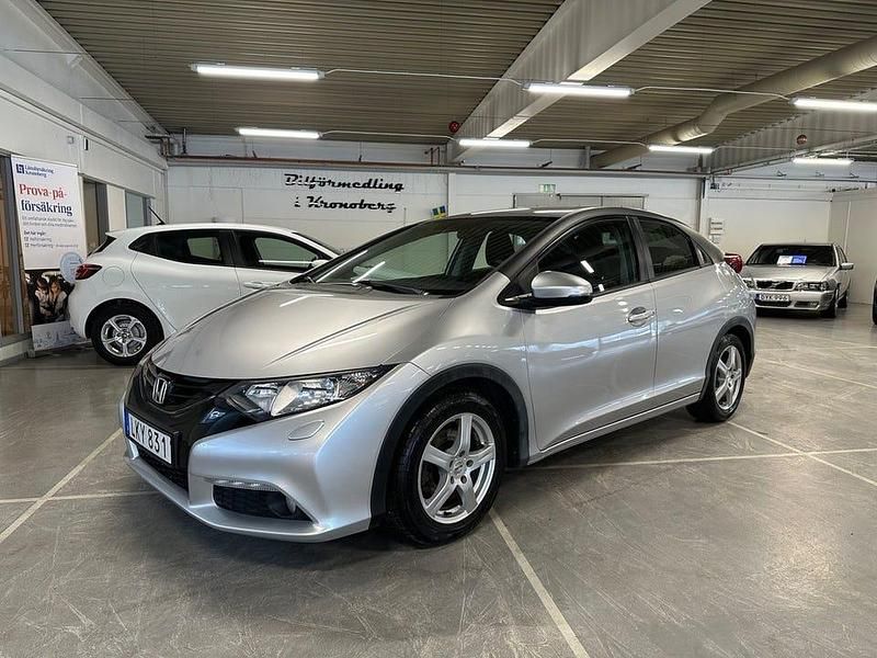 Silver Begagnad 2014 Honda Civic Sport Halvkombi | 119 900 kr (Marknadspris) - Bild 1/4