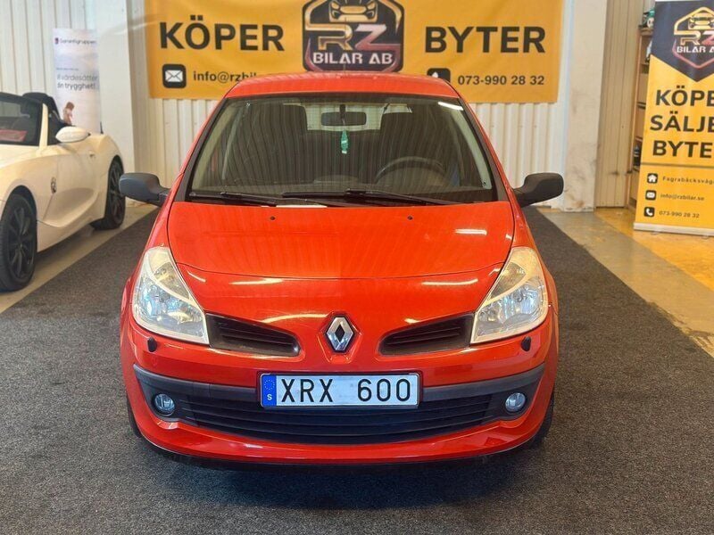 Röd Begagnad 2006 Renault Clio R.S. Halvkombi | 19 900 kr (Marknadspris) - Bild 1/4