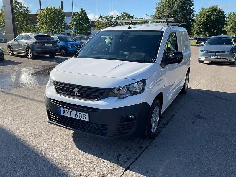 Vit Begagnad 2022 Peugeot Partner Minibuss | 212 375 kr (Dyr) - Bild 1/4