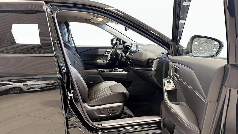 Begagnad Nissan X-Trail Tekna 214 HK (157 kW) 2025 Svart SUV
