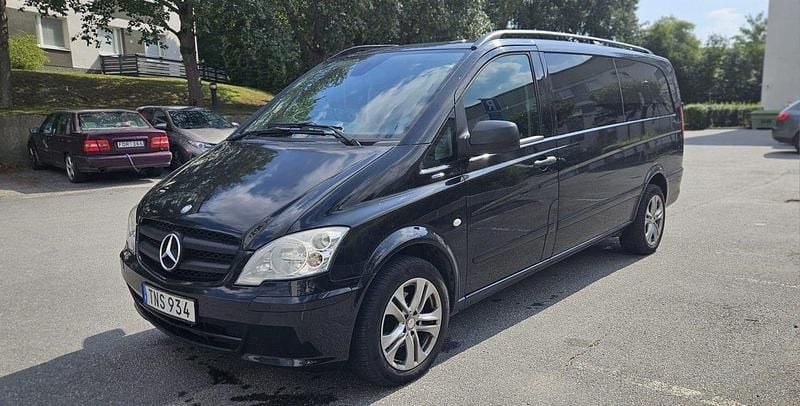 Svart Begagnad 2013 Mercedes Viano Minibuss | 169 000 kr - Bild 1/4