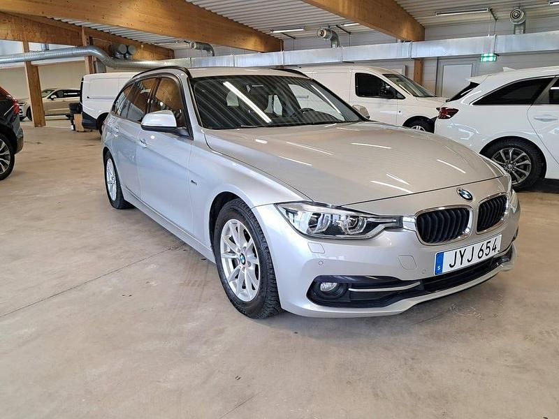 Begagnad BMW 320 Sport Line 163 HK (119 kW) 2016 Silver Kombi