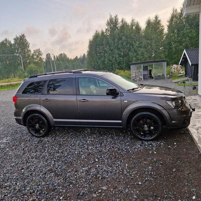 Grå Begagnad 2014 Fiat Freemont SUV | 95 000 kr (Marknadspris) - Bild 1/4