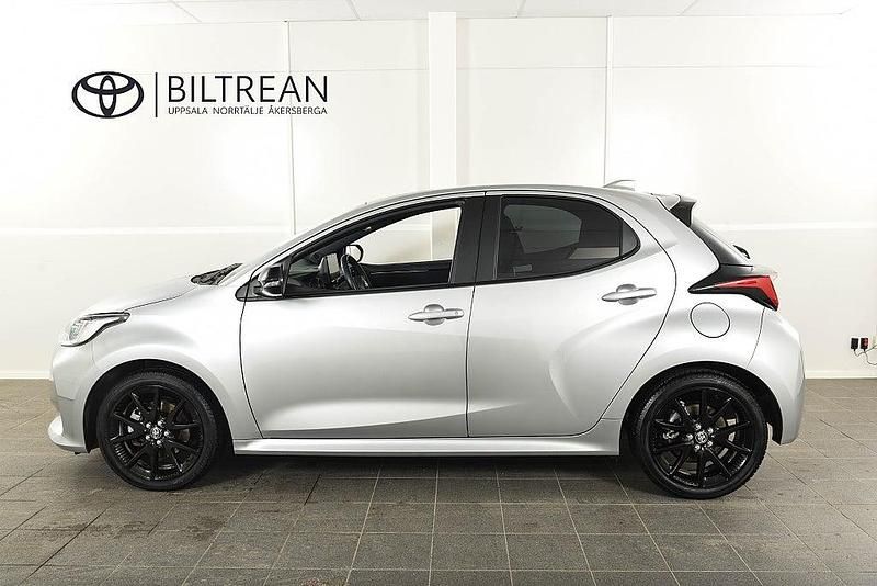 Begagnad Toyota Yaris 2024 Silver Halvkombi