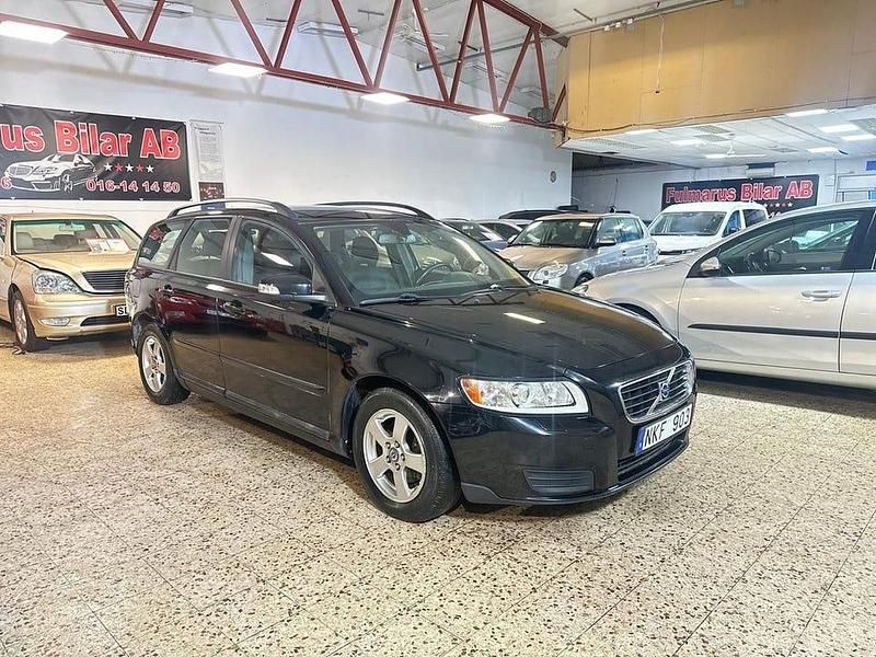 Svart Begagnad 2009 Volvo V50 Kinetic Kombi | 39 900 kr (Marknadspris) - Bild 1/4