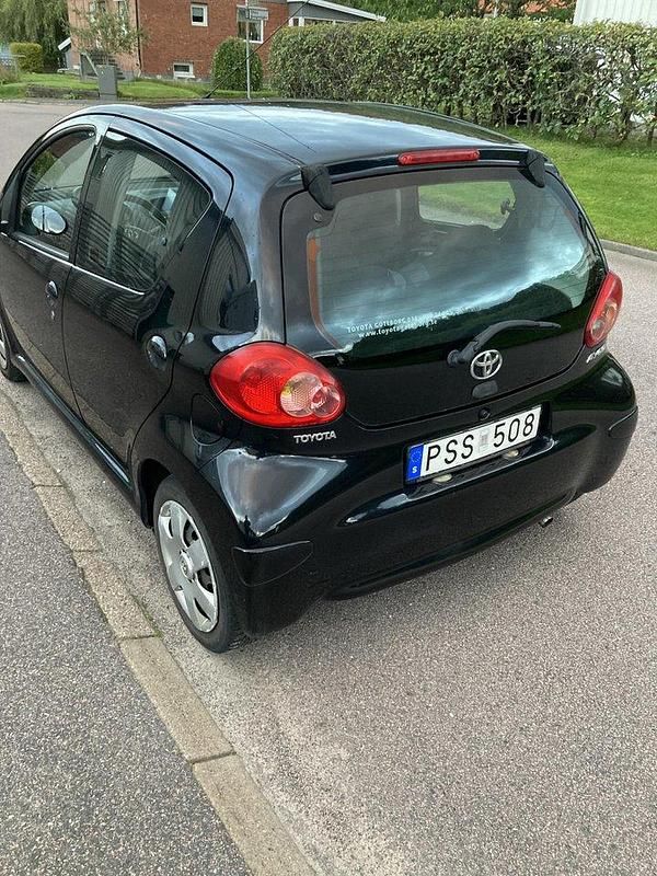 Svart Begagnad 2007 Toyota Aygo Halvkombi | 21 900 kr (Marknadspris) - Bild 1/4