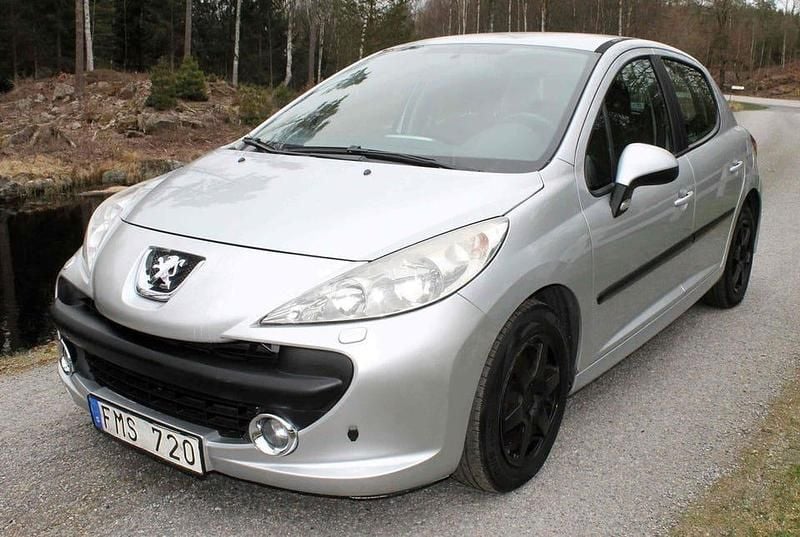 Ljusgrå Begagnad 2007 Peugeot 207 Sport Halvkombi | 29 000 kr (Marknadspris) - Bild 1/4