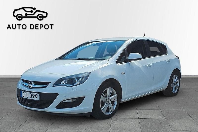Vit Begagnad 2015 Opel Astra drive Halvkombi | 59 000 kr (Marknadspris) - Bild 1/4