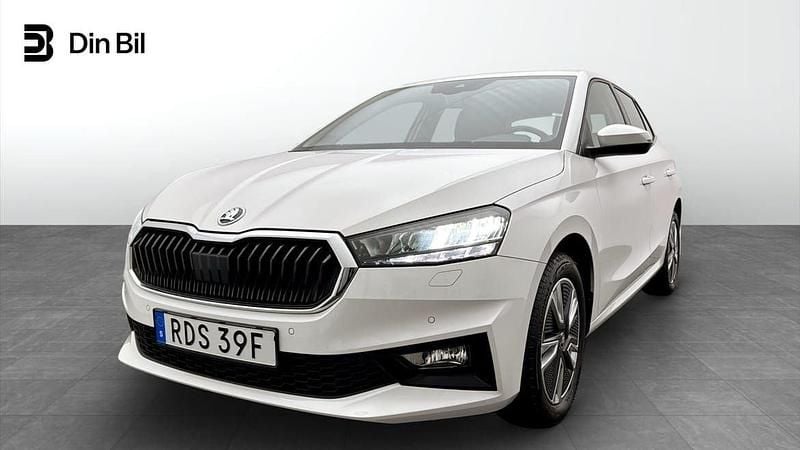 Vit Begagnad 2023 Skoda Fabia Comfort Halvkombi | 218 900 kr (Marknadspris) - Bild 1/4