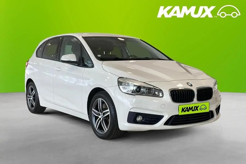 Vit Begagnad 2015 BMW 225 Minibuss | 149 800 kr - Bild 1/3