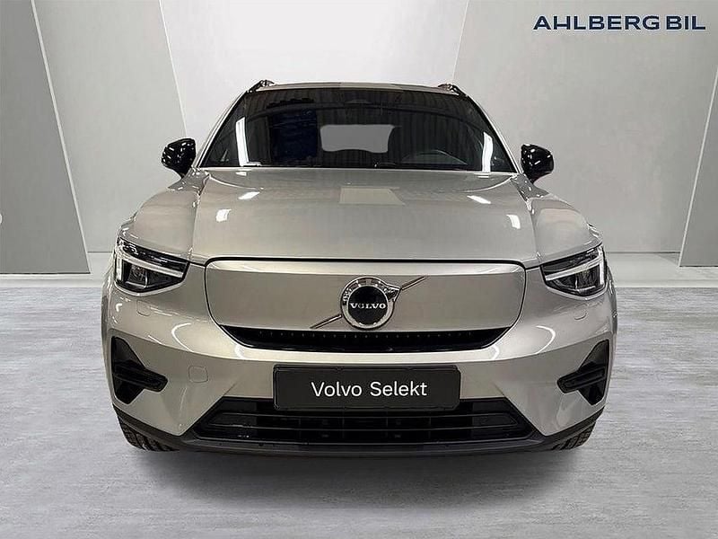Begagnad Volvo XC40 Core 188 kW (256 HK) 2023 Silver SUV