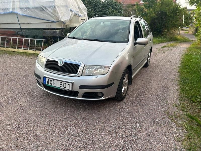 Silver Begagnad 2006 Skoda Fabia Kombi | 15 000 kr (Marknadspris) - Bild 1/4