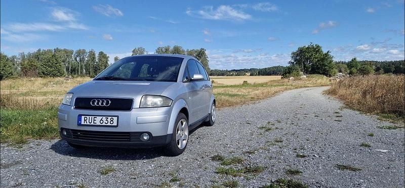 Silver Begagnad 2001 Audi A2 Halvkombi | 20 000 kr (Marknadspris) - Bild 1/4