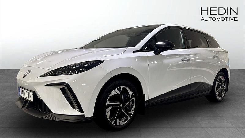 Vit (white) Begagnad 2023 MG MG4 EV Luxury Halvkombi | 259 900 kr (Superpris) - Bild 1/4