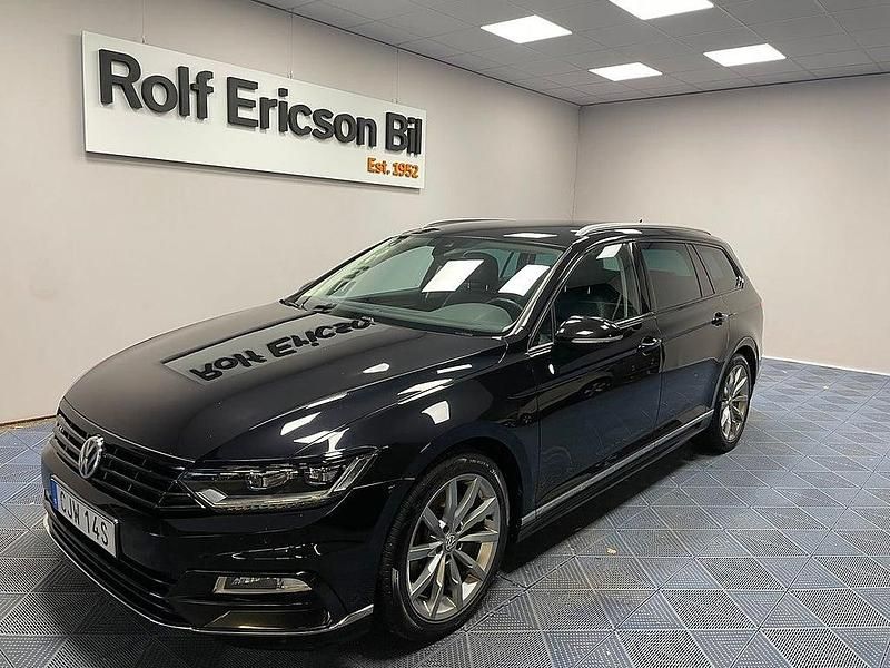 Svart Begagnad 2019 VW Passat R-line Kombi | 229 500 kr (Lite dyr) - Bild 1/4