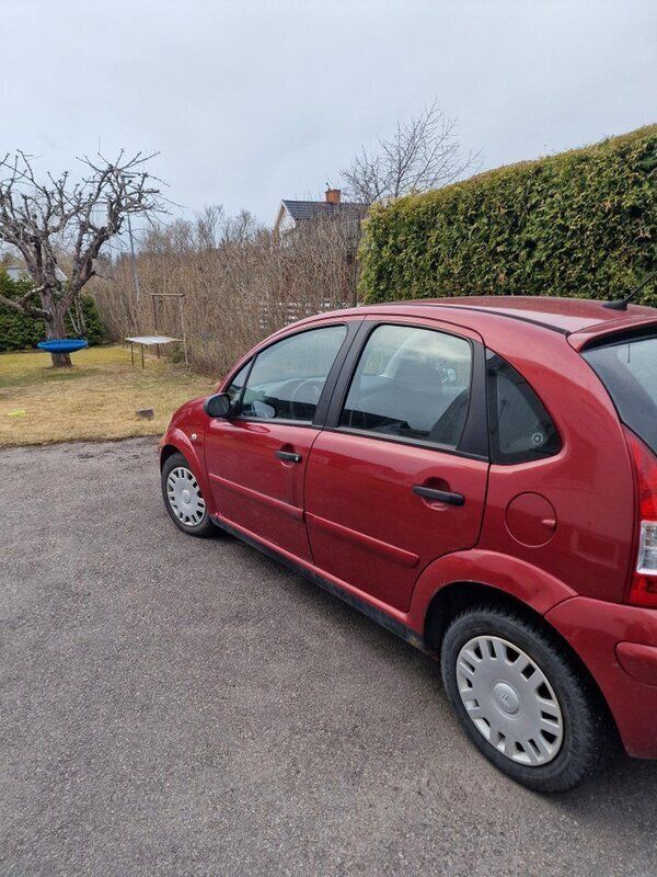 Röd Begagnad 2006 Citroën C3 Halvkombi | 21 000 kr (Marknadspris) - Bild 1/4