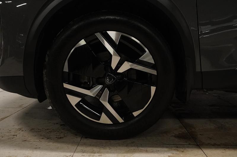 Begagnad Peugeot 2008 131 HK (96 kW) 2024 Grå SUV
