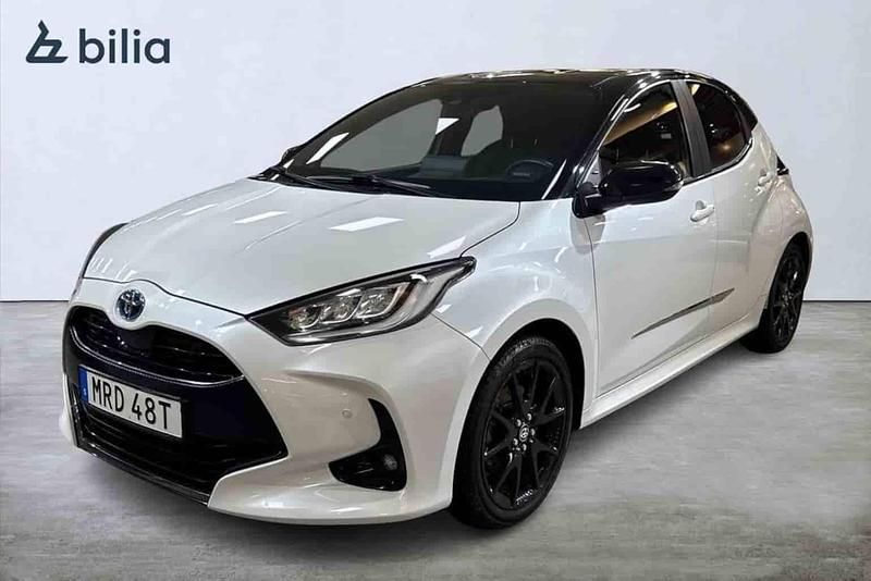 Begagnad Toyota Yaris Hybrid 2022 Vit Halvkombi