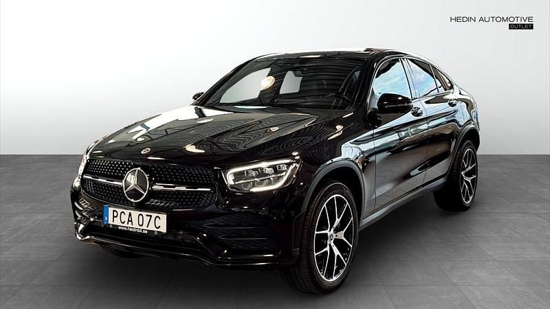 Svart (black) Begagnad 2022 Mercedes GLC300e AMG SUV | 539 900 kr - Bild 1/4